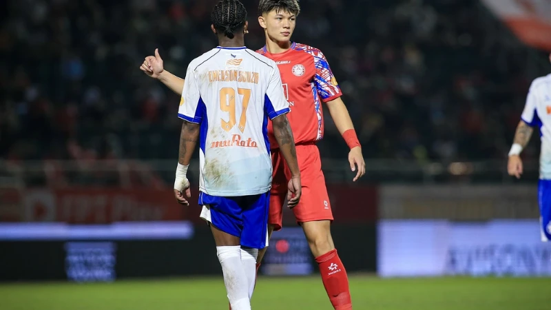 Vai trò của trung vệ đá thòng trong bóng đá hiện đại