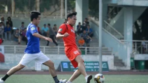 trung vệ đánh thòng