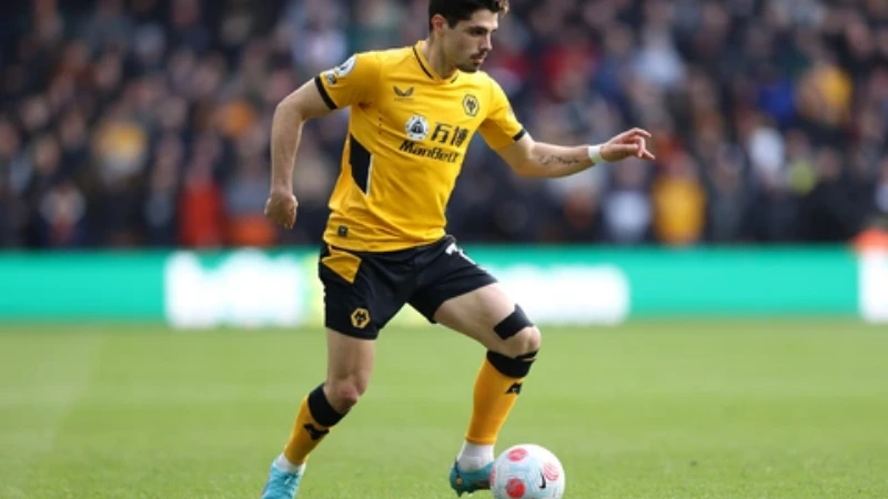 Cánh phải tốc độ đóng vai trò như thế nào trong đội hình