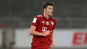 hậu vệ cánh phải