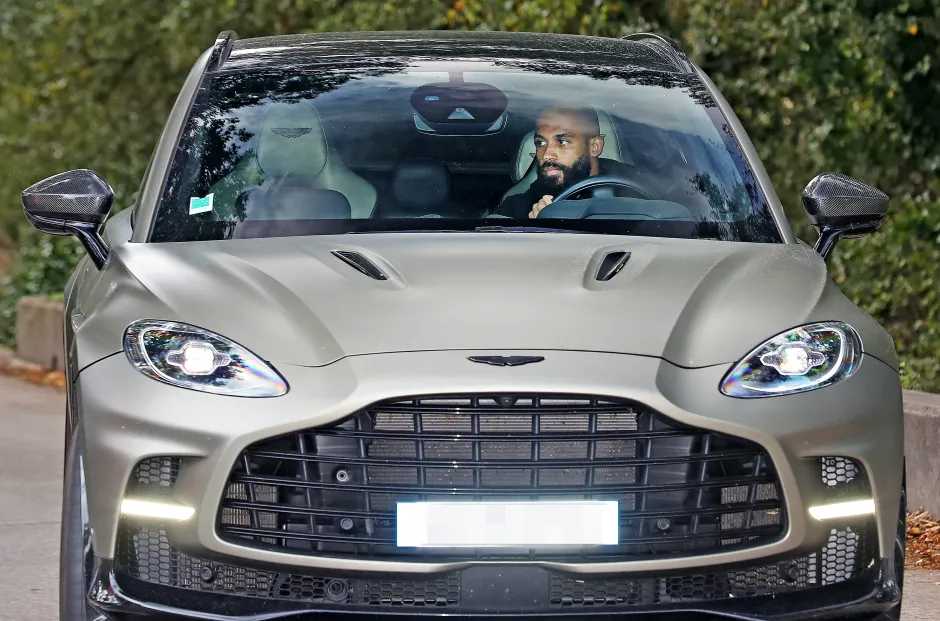 Dàn sao MU lầm lũi trở lại Carrington