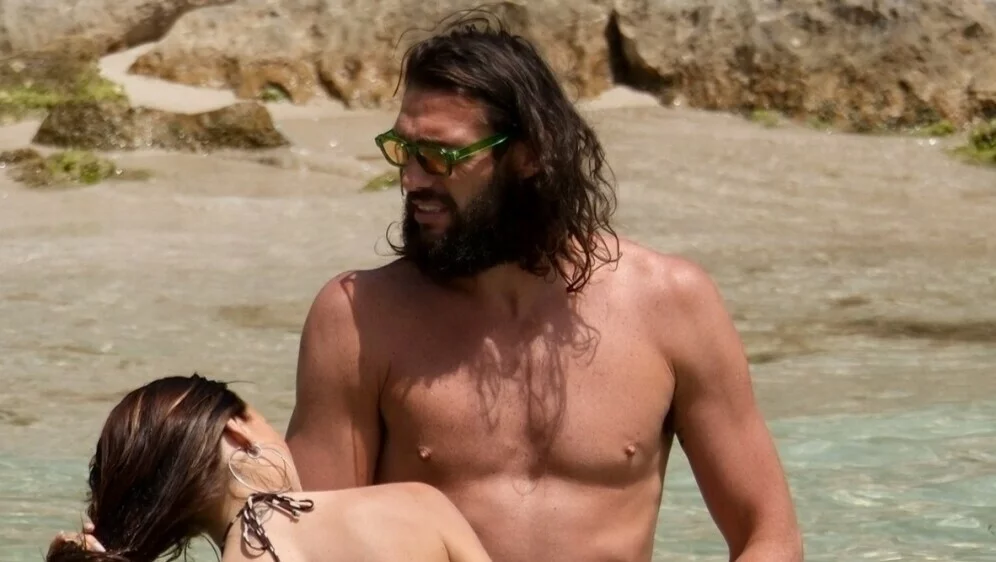 Cựu sao Liverpool Andy Carroll chia tay siêu mẫu