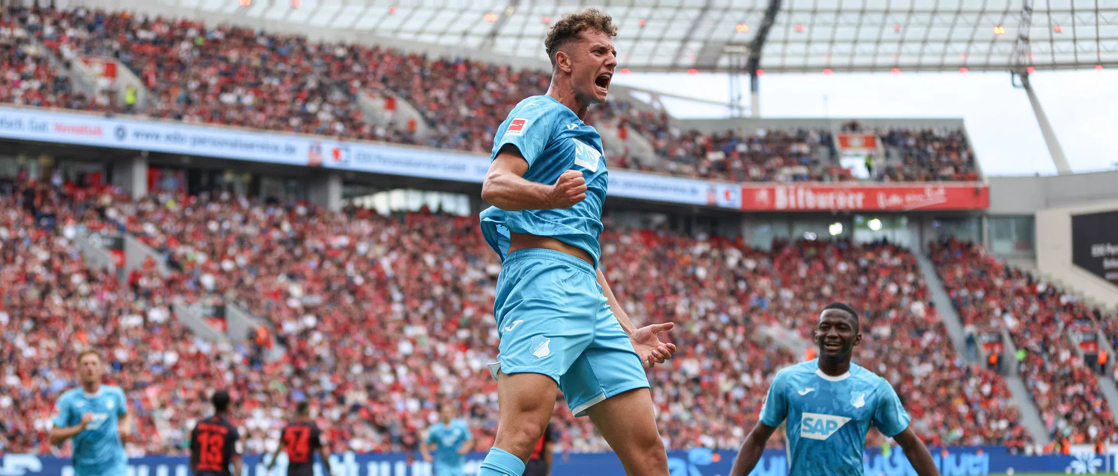 Barcelona gửi trinh sát theo dõi Fisnik Asllani