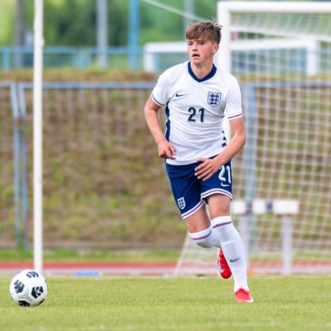 Newcastle chiêu mộ thành công thần đồng Josh Kenchington