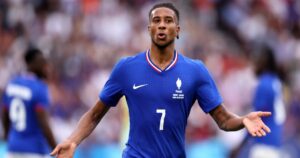 Michael Olise tỏa sáng, được Liverpool nhắm để thay thế Mo Salah